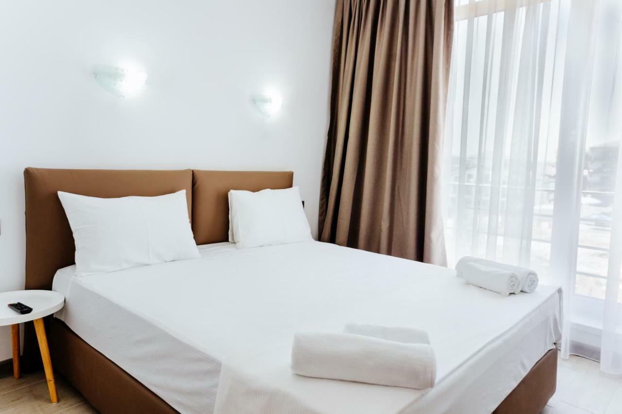 Alezzi Beach Resort Нэводари Экстерьер фото