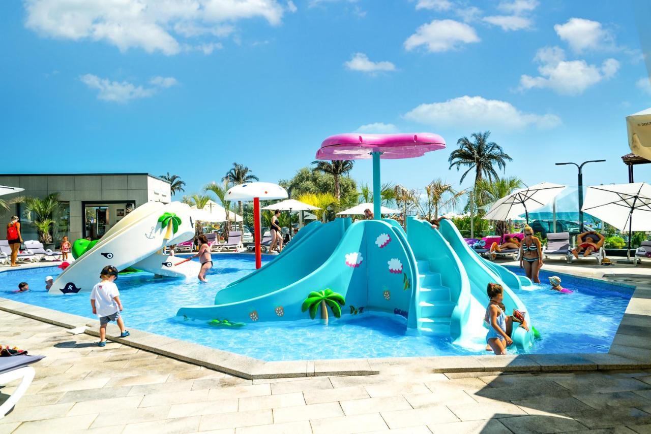 Alezzi Beach Resort Нэводари Экстерьер фото